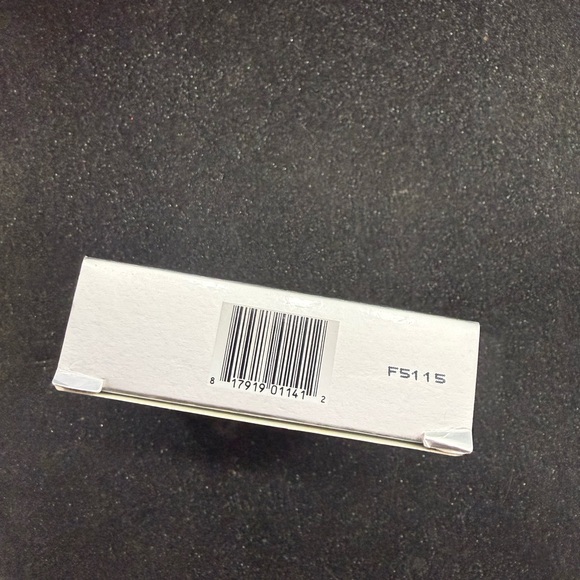 *NIB* IT COSMETICS Celebration Illumination Foundation-Medium Full-Size, .30 oz. - Picture 4 of 14